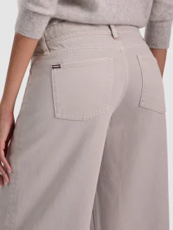 AMAZING JEAN