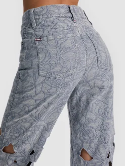 CHIC LASER-CUT JEAN
